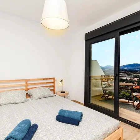 Spacious With Stunning View And Private Garage 公寓