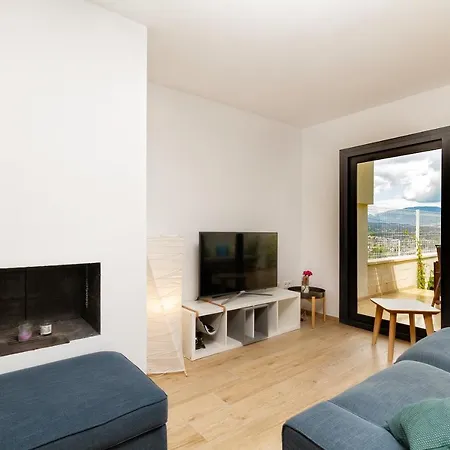 Spacious With Stunning View And Private Garage 公寓 *