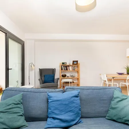 Spacious With Stunning View And Private Garage 公寓
